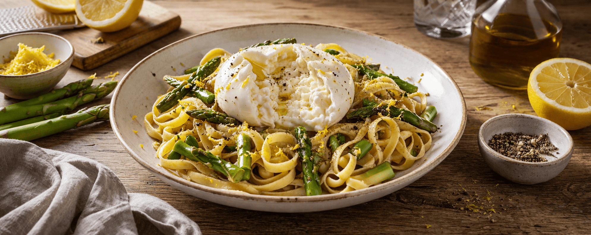 Spargel-Tagliatelle mit Burrata: Ein einfaches Frühlingsrezept wie in Italien  