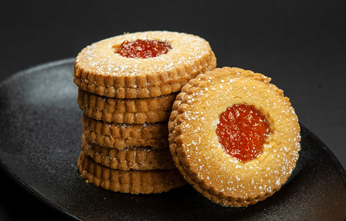 Italienische Kekse mit Aprikosenfüllung – traditionelles Gebäck mit Fruchtfüllung